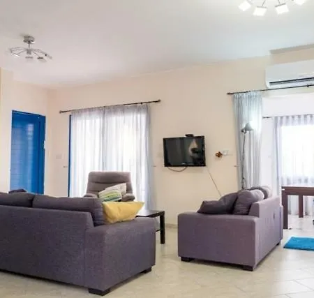 Beautiful With Private Pool In Lower Πέγεια