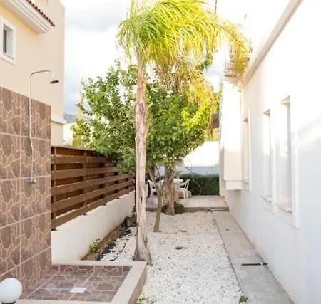 Beautiful With Private Pool In Lower Πέγεια